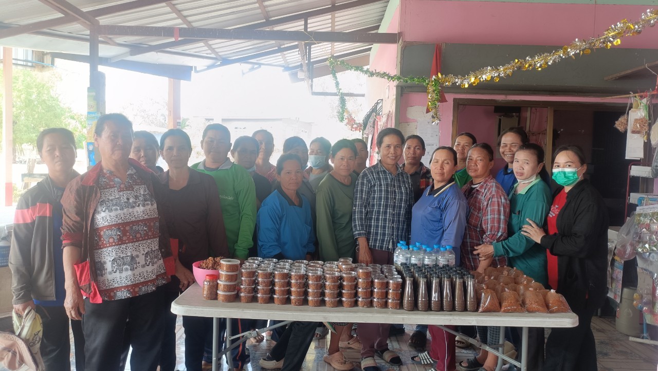 จังหวัดบุรีรัมย์ – พช.บ้านใหม่ไชยพจน์-ติดตามสนับสนุนศูนย์โครงการส่งเสริมการสร้้างอาชีพทำปลาร้าบอง